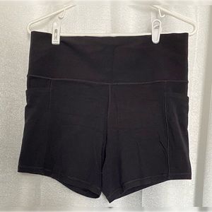 Athleta Salutation Stash Pocket 5” Shorts